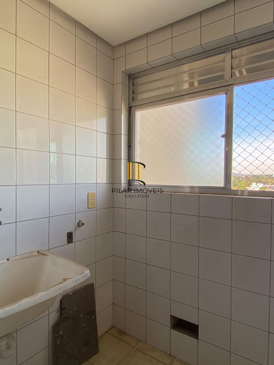 Apartamento 2 dormitórios, com vaga de garagem na Avenida Cavalhada