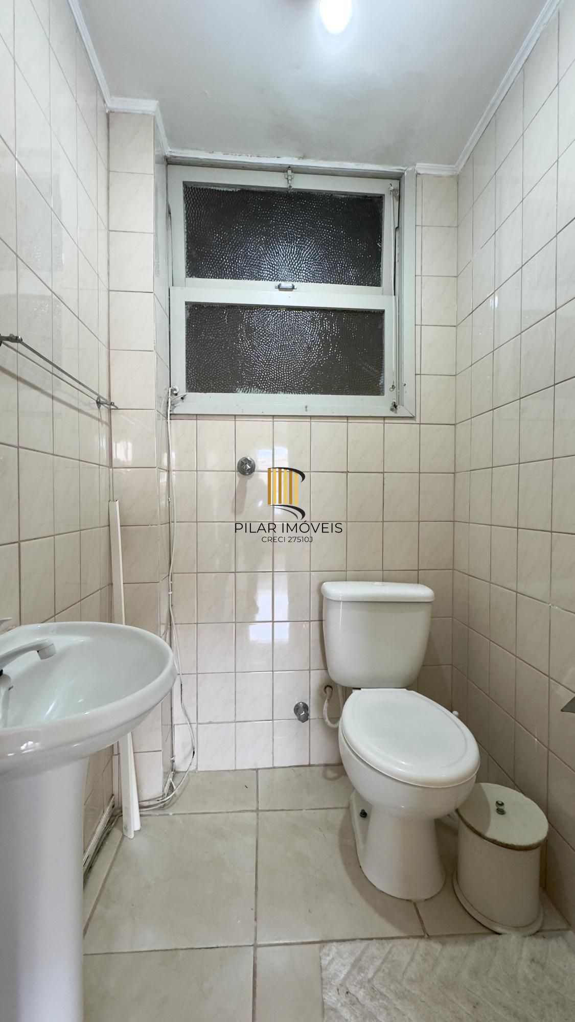 APARTAMENTO COM SACADA JUNTO À ORLA DO GUAÍBA NO CENTRO HISTÓRICO