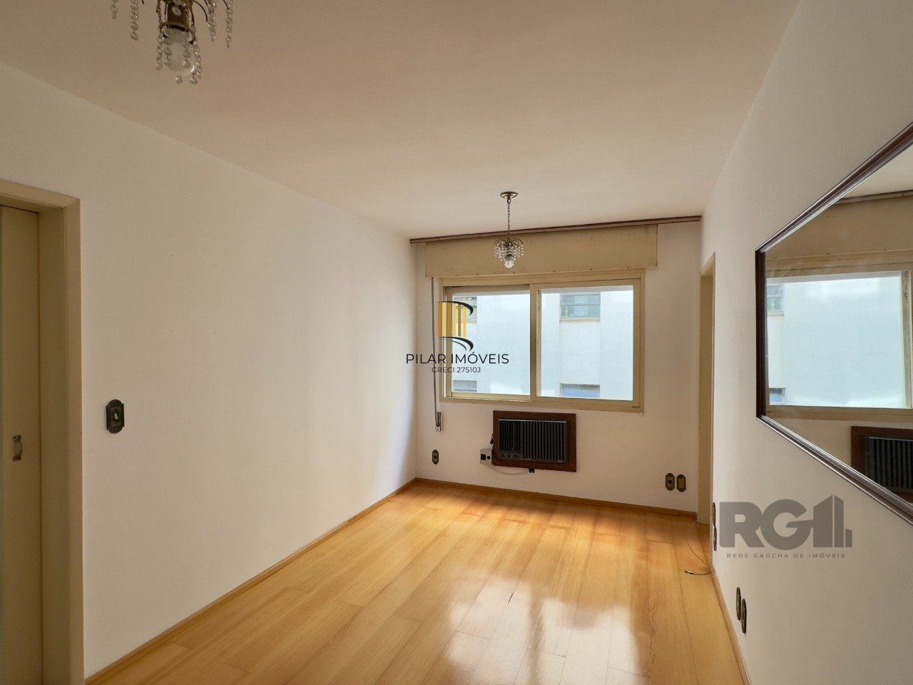 APARTAMENTO SEMIMOBILIADO COM ÓTIMA LOCALIZAÇÃO NO CENTRO HISTÓRICO