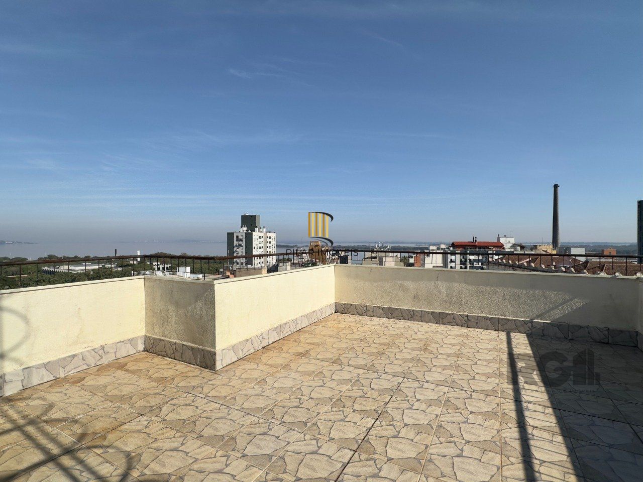 APARTAMENTO 2 DORMITÓRIOS, ENSOLARADO E LOCALIZADO NA PARTE ALTA DO CENTRO HISTÓRICO