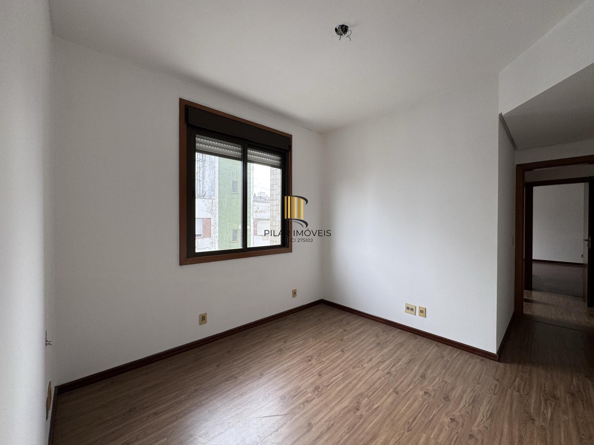 Apartamento 3 dormitórios com sacada, suíte e vaga de garagem no Menino Deus