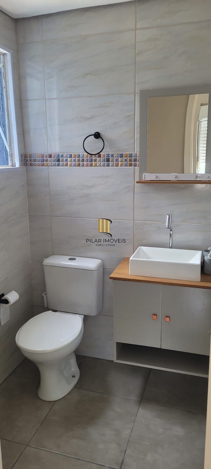 Apartamento com 02 quartos, 01 banheiro, 01 vaga no Bairro Alto Petrópolis.