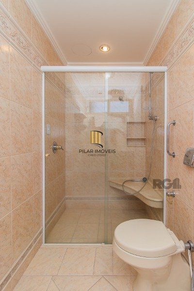 Apartamento com 3 dormitórios, sendo 1 suíte master, 1 vaga de garagem, no bairro Auxiliadora em Porto Alegre/RS.