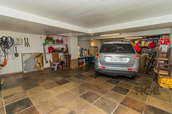 CASA COM 3 DORMITÓRIOS, SENDO 1 SUÍTE MASTER, E 2 SUÍTES AMERICANA, NO BAIRRO TRÊS FIGUEIRAS EM PORTO ALEGRE/RS.