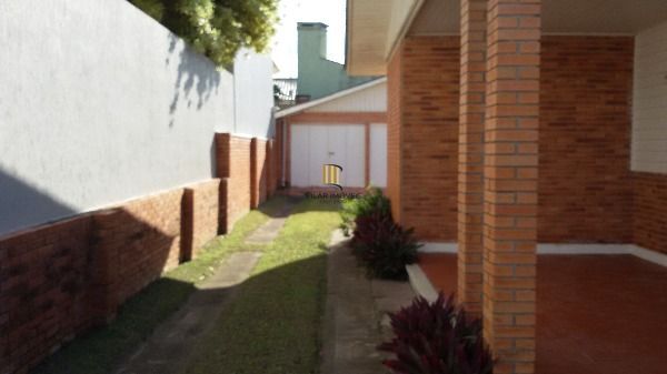 Casa para Venda - 200m², 3 dormitórios, 5 vagas - Atlântida