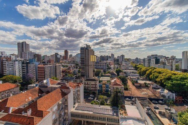 Apartamento com 3 dormitórios, sendo 1 suíte master, 1 vaga de garagem, no bairro Auxiliadora em Porto Alegre/RS.