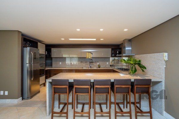 Apartamento de 3 dormitórios (sendo 3 suítes)bem localizado, no bairro Auxiliadora em Porto Alegre-RS.
