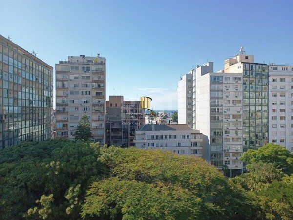 APARTAMENTO COM 3 DORMITÓRIOS E 2 VAGAS DE GARAGEM NO BAIRRO INDEPENDÊNCIA - PORTO ALEGRE/RS.