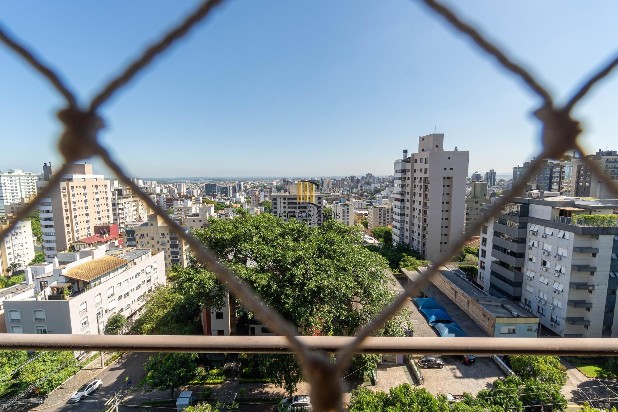 APARTAMENTO DE 3 DORMITÓRIOS, SENDO 1 SUÍTE, NO BAIRRO MONT'SERRAT EM PORTO ALEGRE/RS