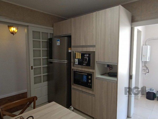 APARTAMENTO DE 3 DORMITÓRIOS, SENDO 1 SUÍTE NO BAIRRO MENINO DEUS EM PORTO ALEGRE/RS