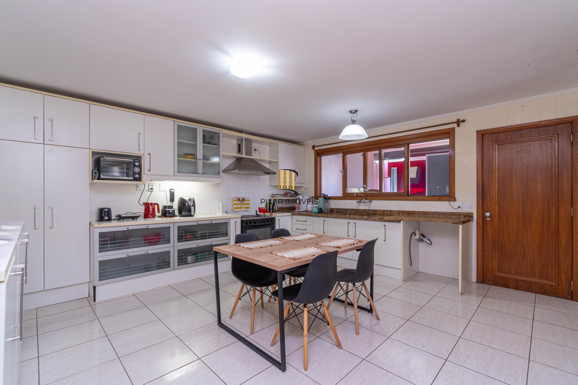 APARTAMENTO DE 3 DORMITÓRIOS, SENDO 1 SUÍTE, NO BAIRRO MONT'SERRAT EM PORTO ALEGRE/RS