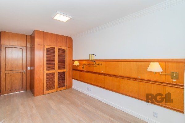 Apartamento com 3 dormitórios, sendo 1 suíte master, 1 vaga de garagem, no bairro Auxiliadora em Porto Alegre/RS.