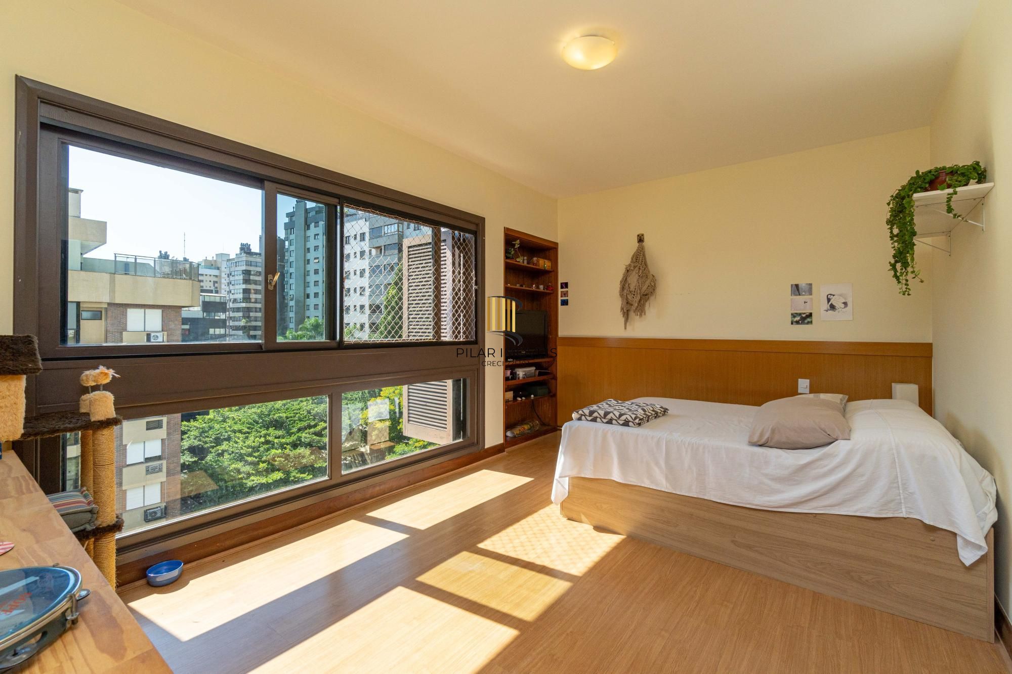 APARTAMENTO DE 3 DORMITÓRIOS, SENDO 1 SUÍTE, NO BAIRRO MONT'SERRAT EM PORTO ALEGRE/RS