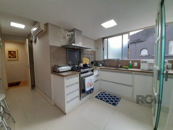 APARTAMENTO 3 DORMITÓRIOS, SENDO 1 SUÍTE MASTER, NO BAIRRO MOINHOS DE VENTO EM PORTO ALEGRE/RS