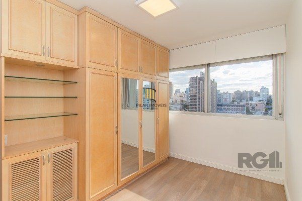Apartamento com 3 dormitórios, sendo 1 suíte master, 1 vaga de garagem, no bairro Auxiliadora em Porto Alegre/RS.