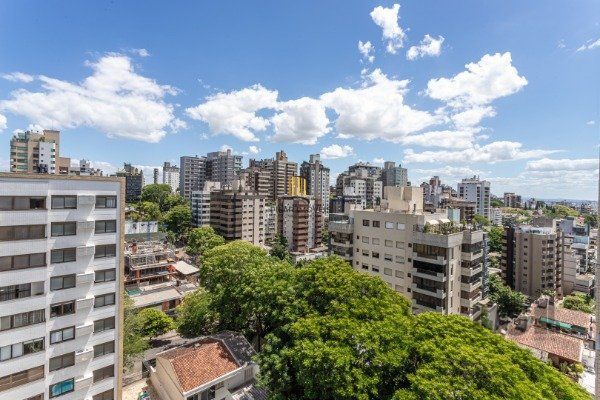 Apartamento de 3 dormitórios (sendo 3 suítes)bem localizado, no bairro Auxiliadora em Porto Alegre-RS.