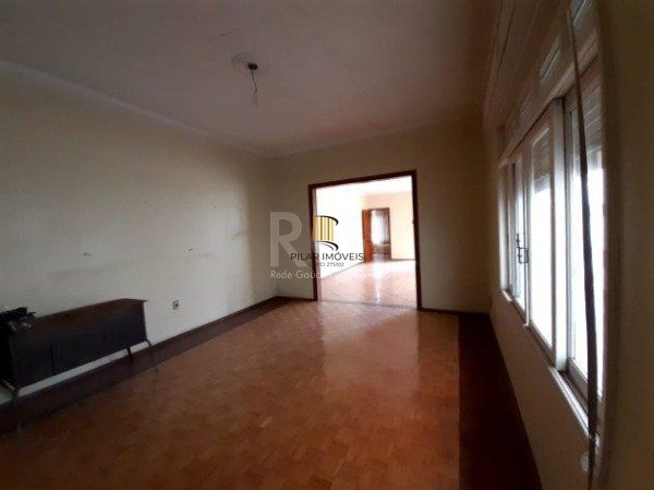 Terreno para Venda - 228m², 3 dormitórios, sendo 1 suites, 2 vagas - Menino Deus