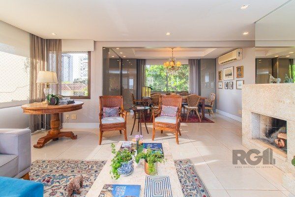 APARTAMENTO COM 03 DORMITÓRIOS, SENDO 03 SUÍTES, NO BAIRRO RIO BRANCO - PORTO ALEGRE/RS.