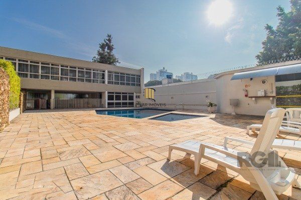 Apartamento com 3 dormitórios, sendo 1 suíte master, 1 vaga de garagem, no bairro Auxiliadora em Porto Alegre/RS.