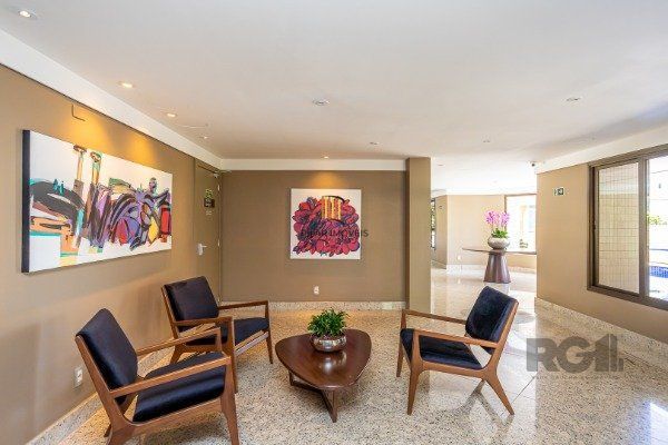 Apartamento de 3 dormitórios (sendo 3 suítes)bem localizado, no bairro Auxiliadora em Porto Alegre-RS.