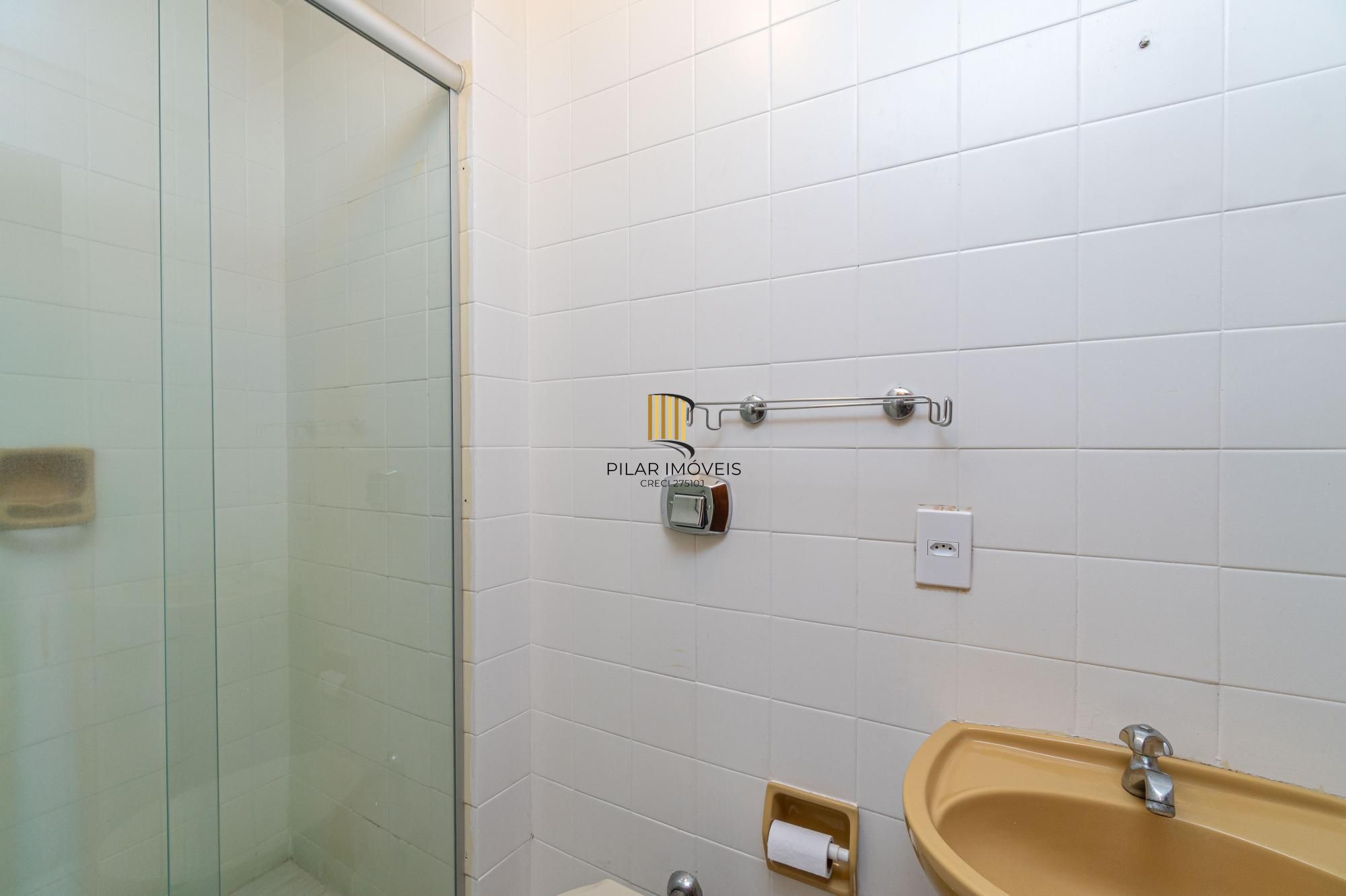 APARTAMENTO DE 3 DORMITÓRIOS, SENDO 1 SUÍTE, NO BAIRRO MONT'SERRAT EM PORTO ALEGRE/RS