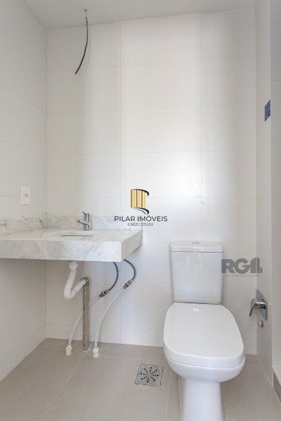 APARTAMENTO DE 02 DORMITÓRIOS SENDO 02 SUÍTES, NO BAIRRO AUXILIADORA EM PORTO ALEGRE/RS