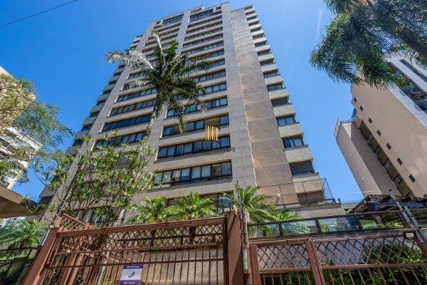 Apartamento de 3 dormitórios (sendo 3 suítes)bem localizado, no bairro Auxiliadora em Porto Alegre-RS.
