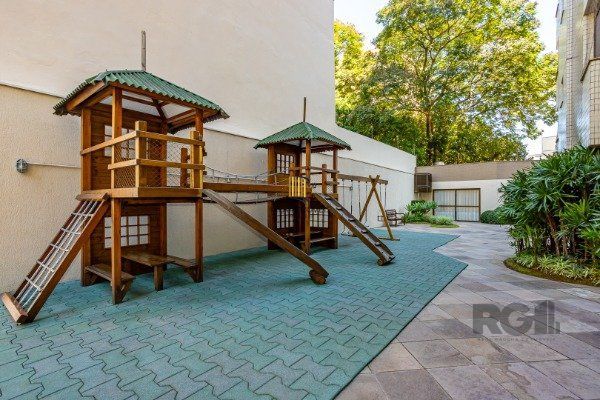 Apartamento de 3 dormitórios (sendo 3 suítes)bem localizado, no bairro Auxiliadora em Porto Alegre-RS.