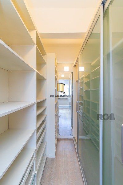 Apartamento com 3 dormitórios, sendo 1 suíte master, 1 vaga de garagem, no bairro Auxiliadora em Porto Alegre/RS.