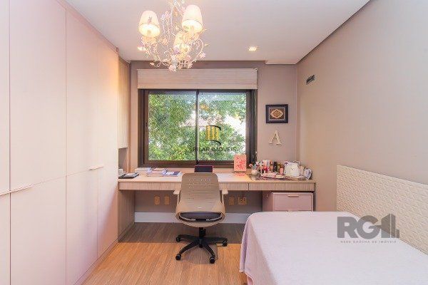 APARTAMENTO COM 03 DORMITÓRIOS, SENDO 03 SUÍTES, NO BAIRRO RIO BRANCO - PORTO ALEGRE/RS.