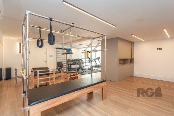 APARTAMENTO DE 02 DORMITÓRIOS SENDO 02 SUÍTES, NO BAIRRO AUXILIADORA EM PORTO ALEGRE/RS
