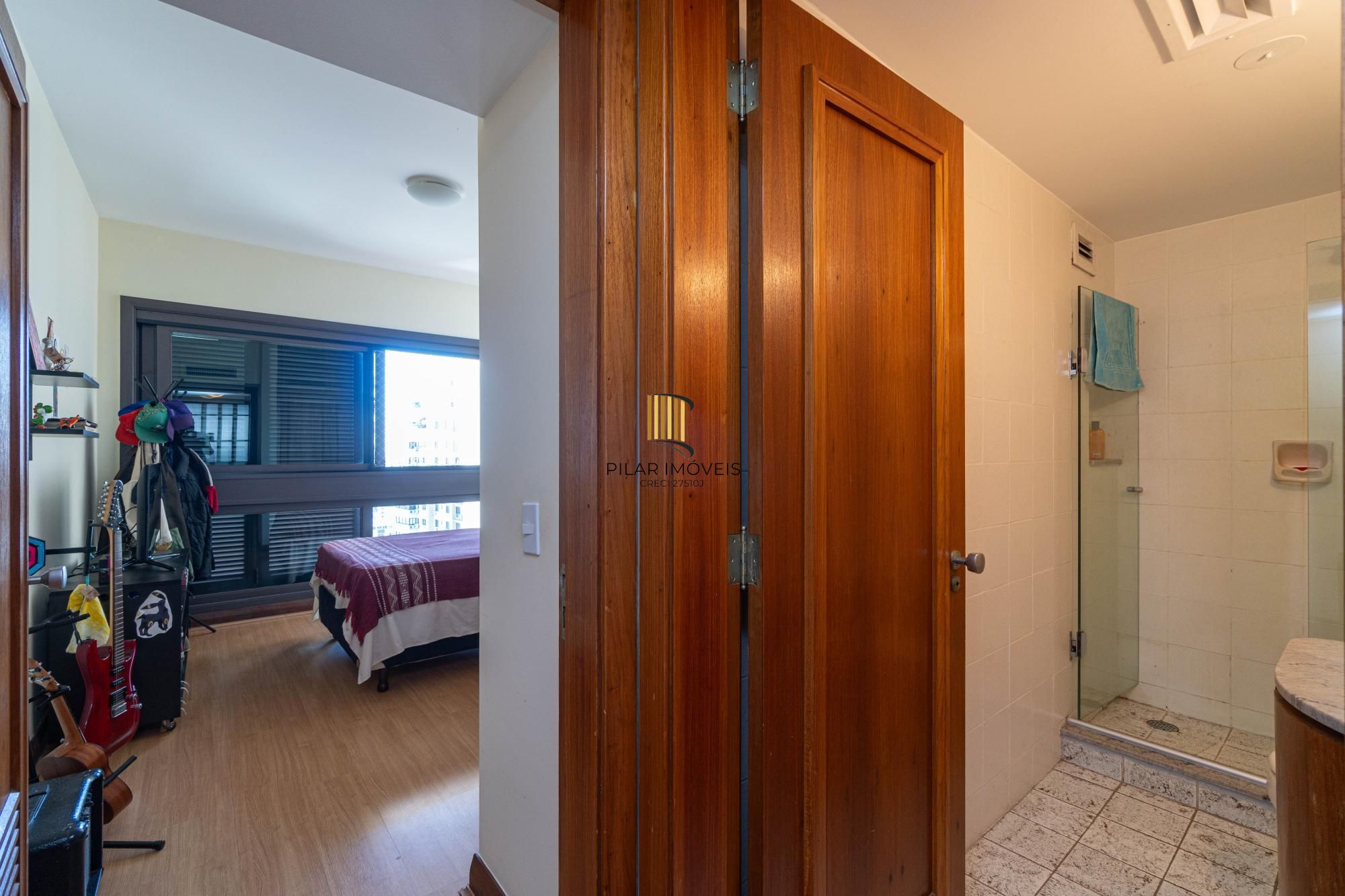 APARTAMENTO DE 3 DORMITÓRIOS, SENDO 1 SUÍTE, NO BAIRRO MONT'SERRAT EM PORTO ALEGRE/RS