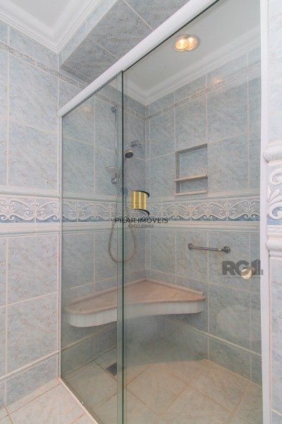 Apartamento com 3 dormitórios, sendo 1 suíte master, 1 vaga de garagem, no bairro Auxiliadora em Porto Alegre/RS.