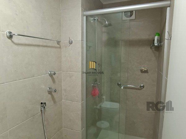 APARTAMENTO DE 3 DORMITÓRIOS, SENDO 1 SUÍTE NO BAIRRO MENINO DEUS EM PORTO ALEGRE/RS