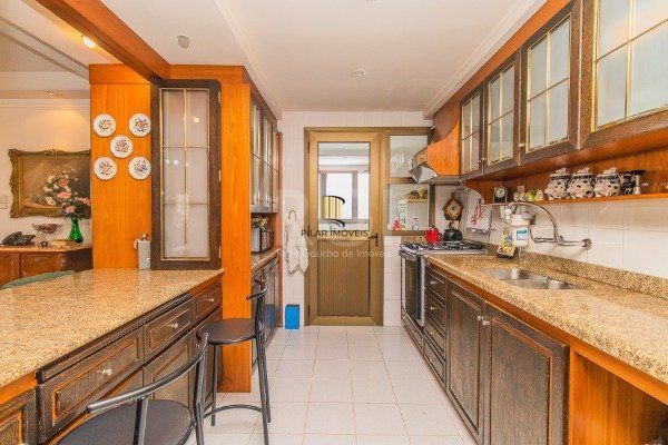 Cobertura para Venda - 351m², 2 dormitórios, sendo 1 suites, 3 vagas - Petrópolis