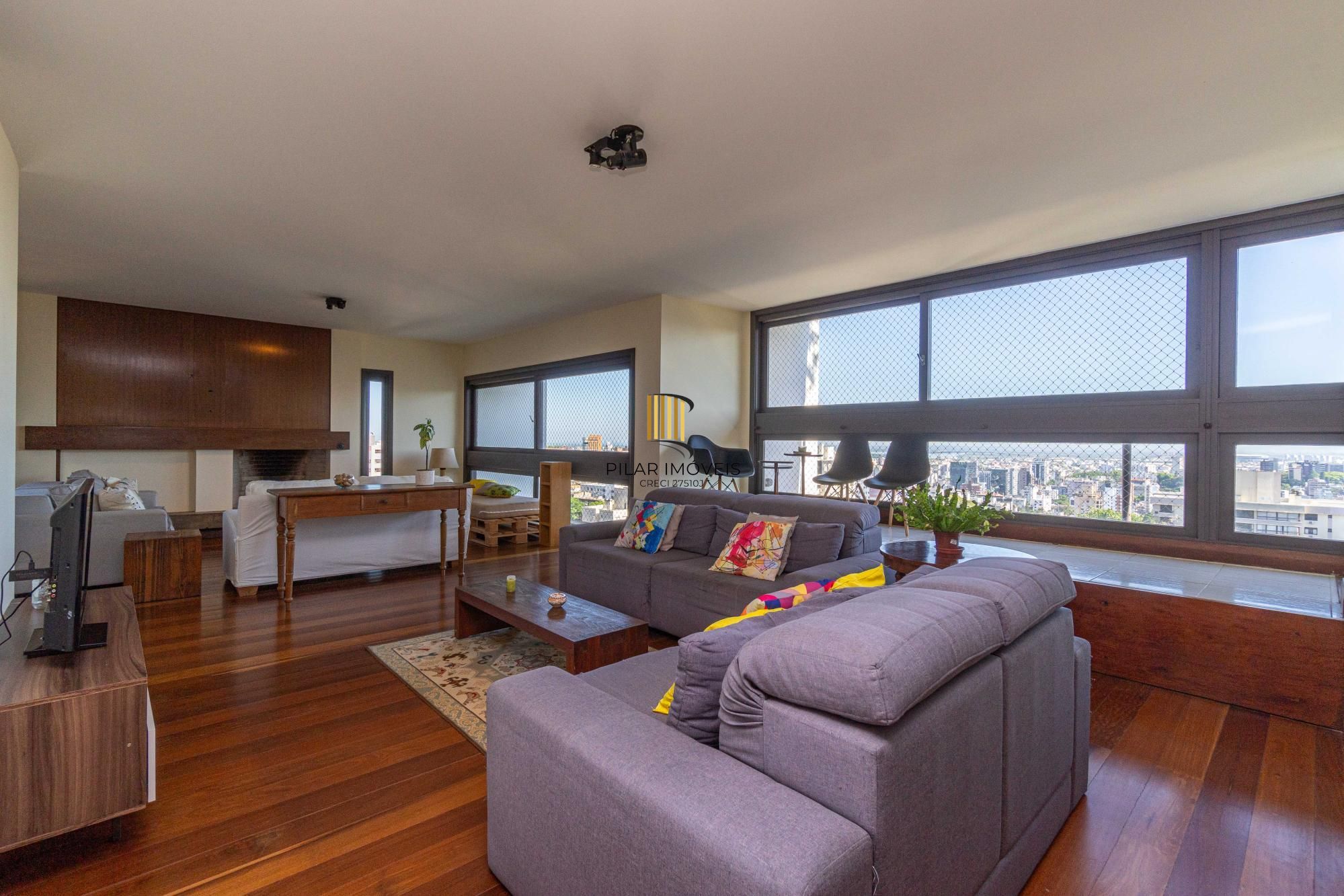 APARTAMENTO DE 3 DORMITÓRIOS, SENDO 1 SUÍTE, NO BAIRRO MONT'SERRAT EM PORTO ALEGRE/RS