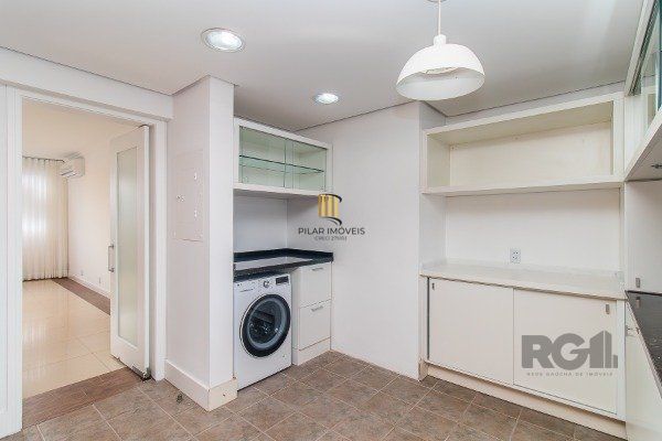 Apartamento com 3 dormitórios, sendo 1 suíte master, 1 vaga de garagem, no bairro Auxiliadora em Porto Alegre/RS.