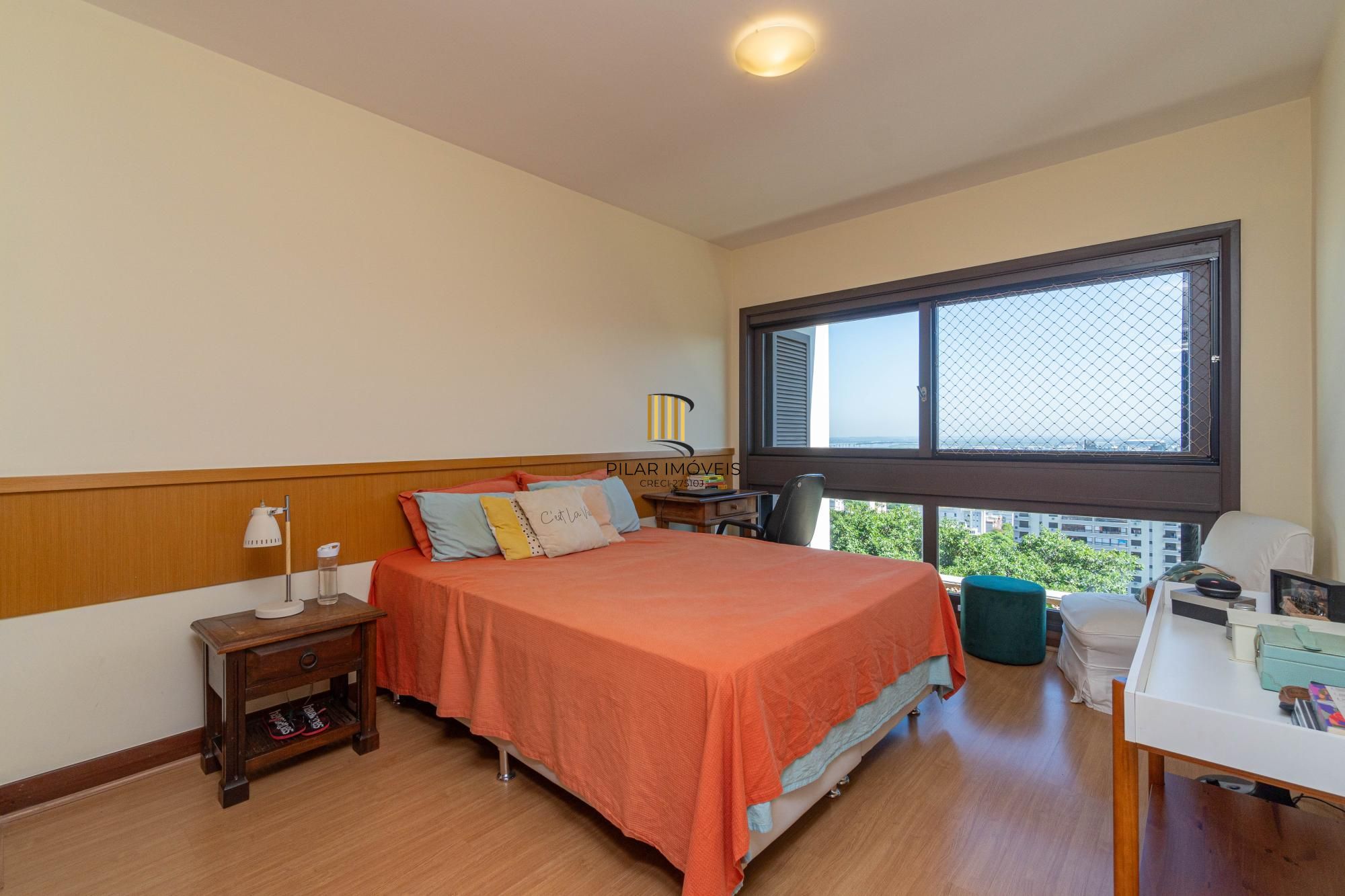 APARTAMENTO DE 3 DORMITÓRIOS, SENDO 1 SUÍTE, NO BAIRRO MONT'SERRAT EM PORTO ALEGRE/RS