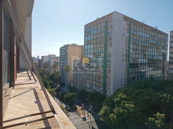 APARTAMENTO COM 3 DORMITÓRIOS E 2 VAGAS DE GARAGEM NO BAIRRO INDEPENDÊNCIA - PORTO ALEGRE/RS.