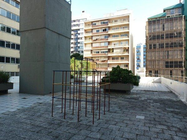 APARTAMENTO COM 3 DORMITÓRIOS E 2 VAGAS DE GARAGEM NO BAIRRO INDEPENDÊNCIA - PORTO ALEGRE/RS.