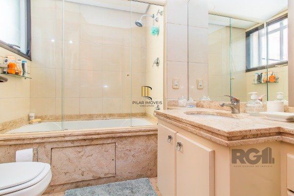 APARTAMENTO COM 03 DORMITÓRIOS, SENDO 03 SUÍTES, NO BAIRRO RIO BRANCO - PORTO ALEGRE/RS.