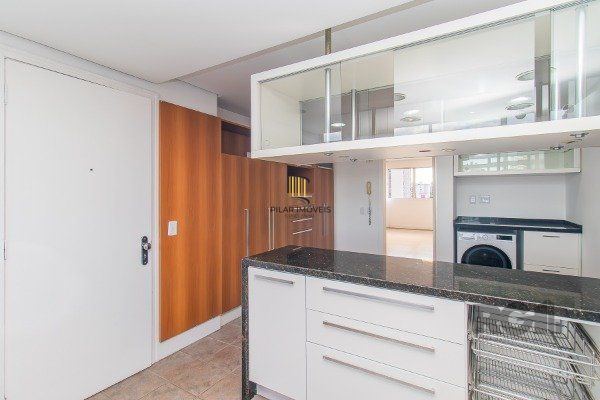 Apartamento com 3 dormitórios, sendo 1 suíte master, 1 vaga de garagem, no bairro Auxiliadora em Porto Alegre/RS.