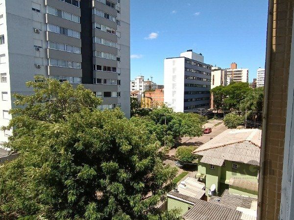 APARTAMENTO DE 3 DORMITÓRIOS, SENDO 1 SUÍTE NO BAIRRO MENINO DEUS EM PORTO ALEGRE/RS