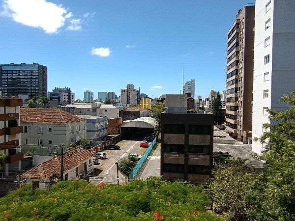 APARTAMENTO DE 3 DORMITÓRIOS, SENDO 1 SUÍTE NO BAIRRO MENINO DEUS EM PORTO ALEGRE/RS