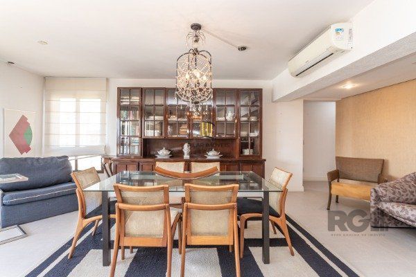 Apartamento de 3 dormitórios (sendo 3 suítes)bem localizado, no bairro Auxiliadora em Porto Alegre-RS.
