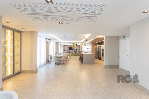APARTAMENTO DE 02 DORMITÓRIOS SENDO 02 SUÍTES, NO BAIRRO AUXILIADORA EM PORTO ALEGRE/RS
