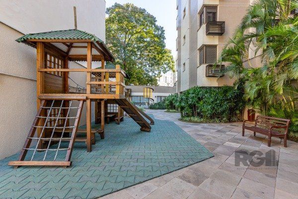 Apartamento de 3 dormitórios (sendo 3 suítes)bem localizado, no bairro Auxiliadora em Porto Alegre-RS.