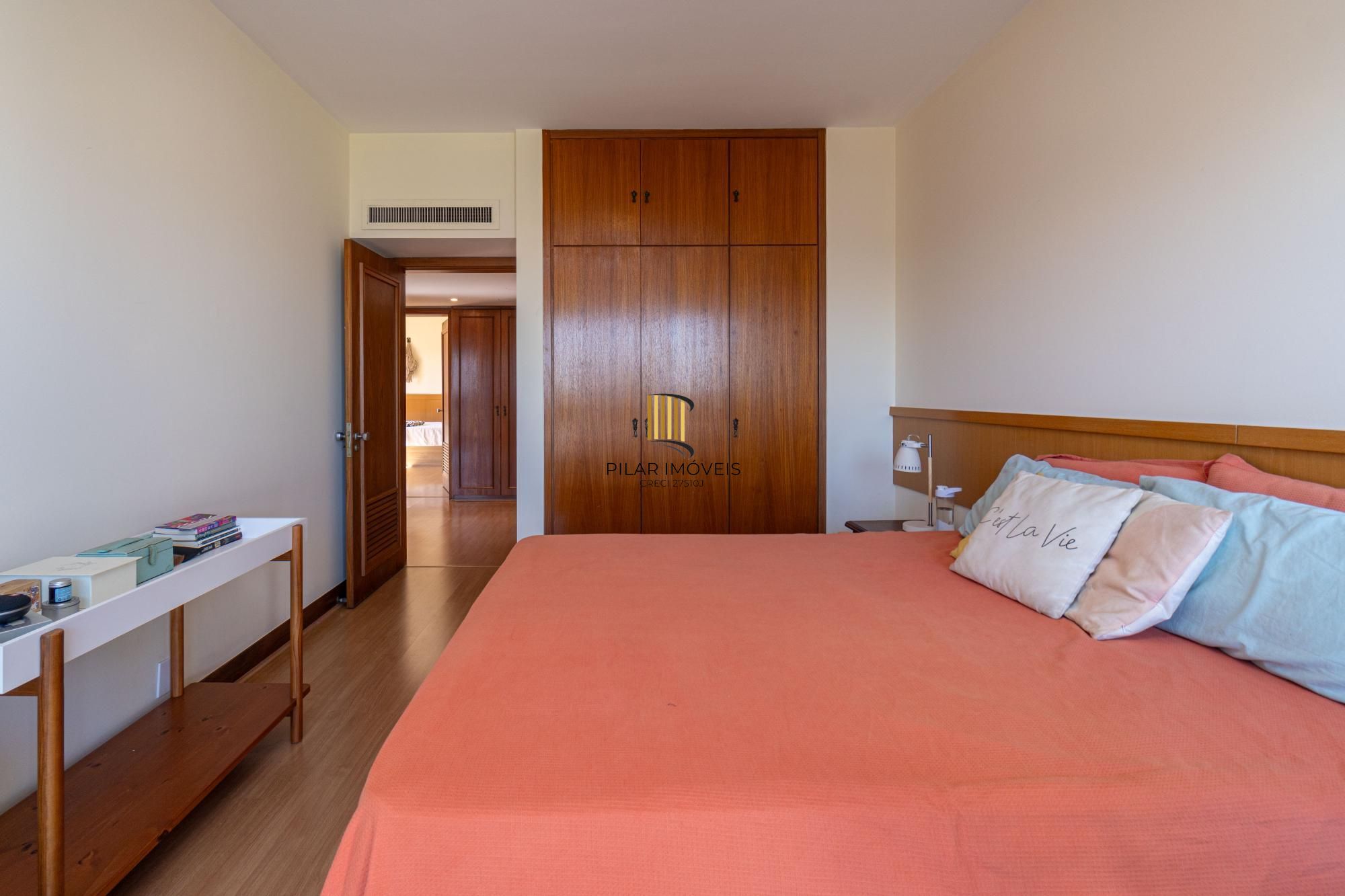 APARTAMENTO DE 3 DORMITÓRIOS, SENDO 1 SUÍTE, NO BAIRRO MONT'SERRAT EM PORTO ALEGRE/RS
