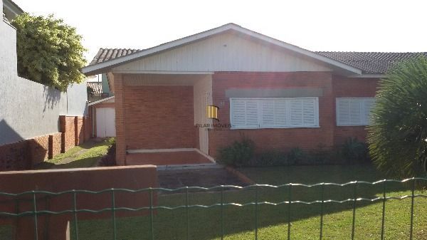 Casa para Venda - 200m², 3 dormitórios, 5 vagas - Atlântida