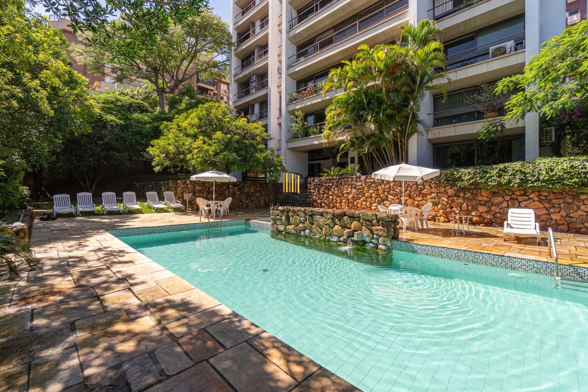 APARTAMENTO DE 3 DORMITÓRIOS, SENDO 1 SUÍTE, NO BAIRRO MONT'SERRAT EM PORTO ALEGRE/RS